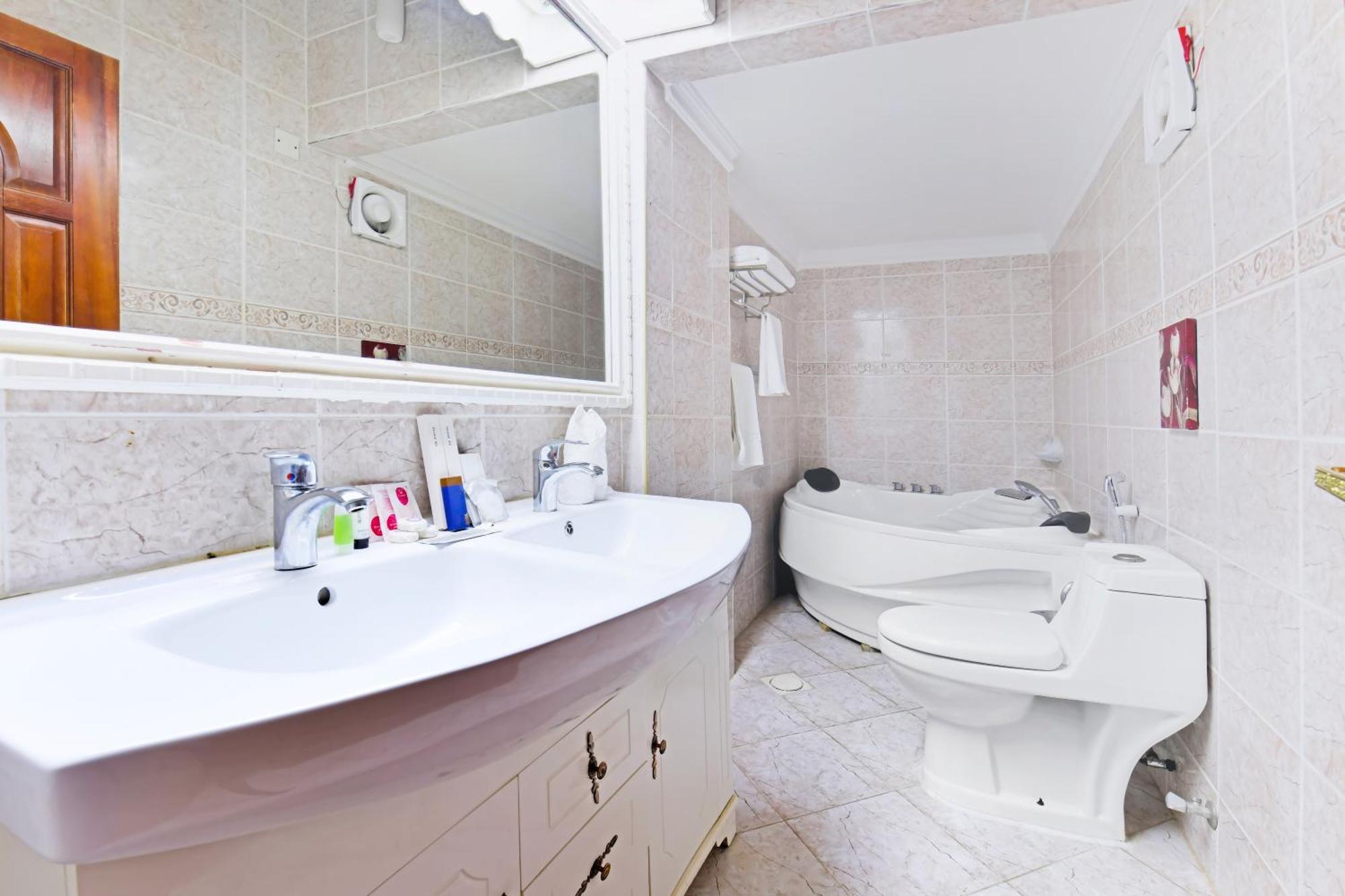 מנאמה Capital O 125 Moon Plaza Hotel מראה חיצוני תמונה